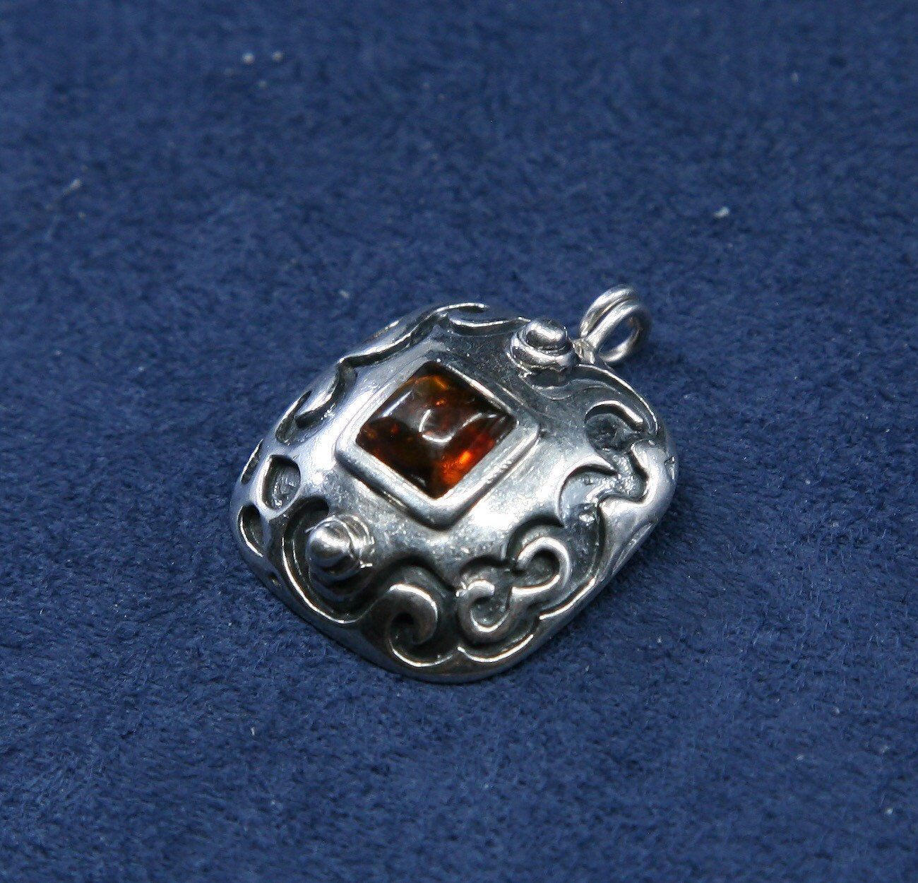 vtg repaired silpada Sterling silver handmade pendant, 925 Bali w/ amber center