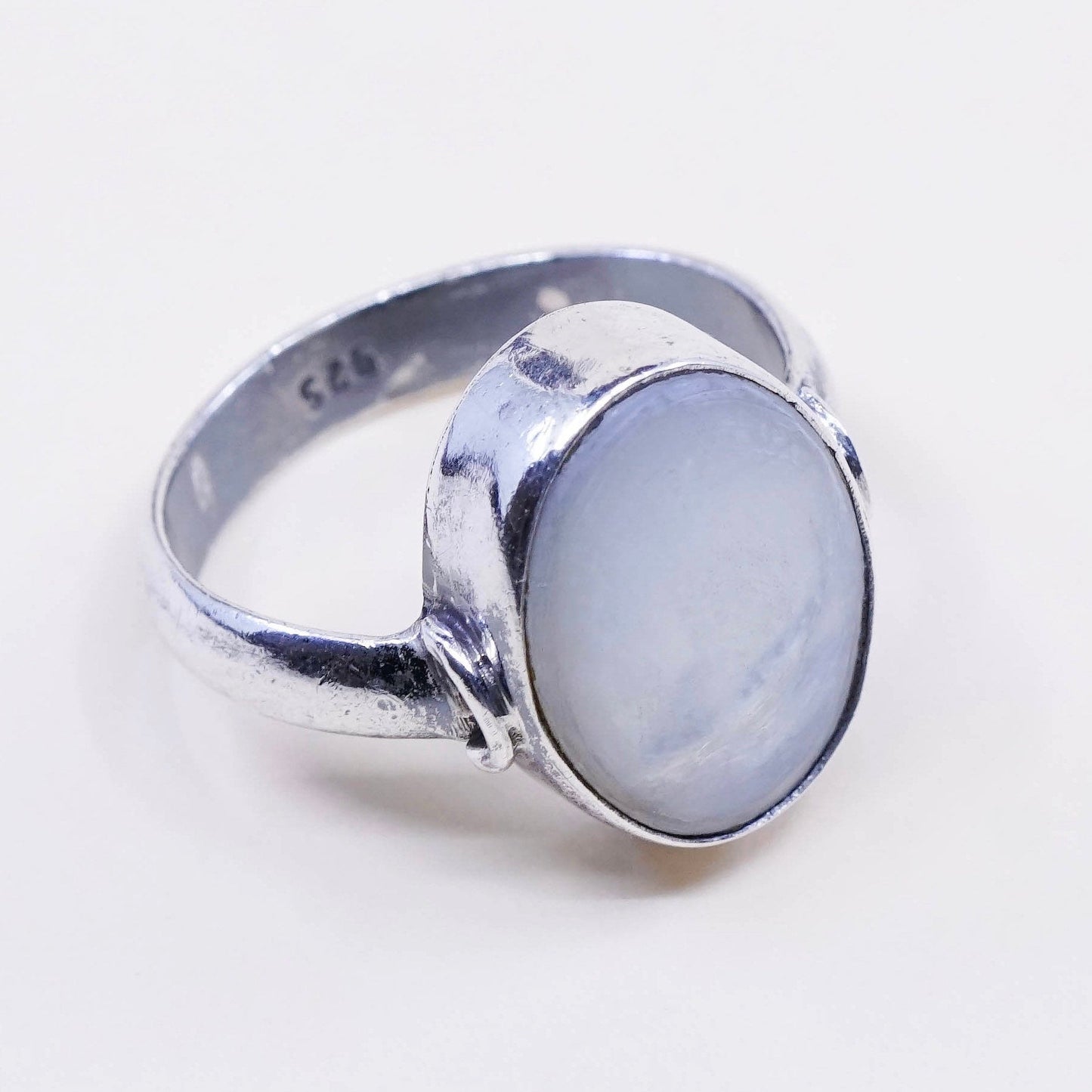 Size 6.5, Vintage sterling 925 silver handmade ring with oval mother of pearl