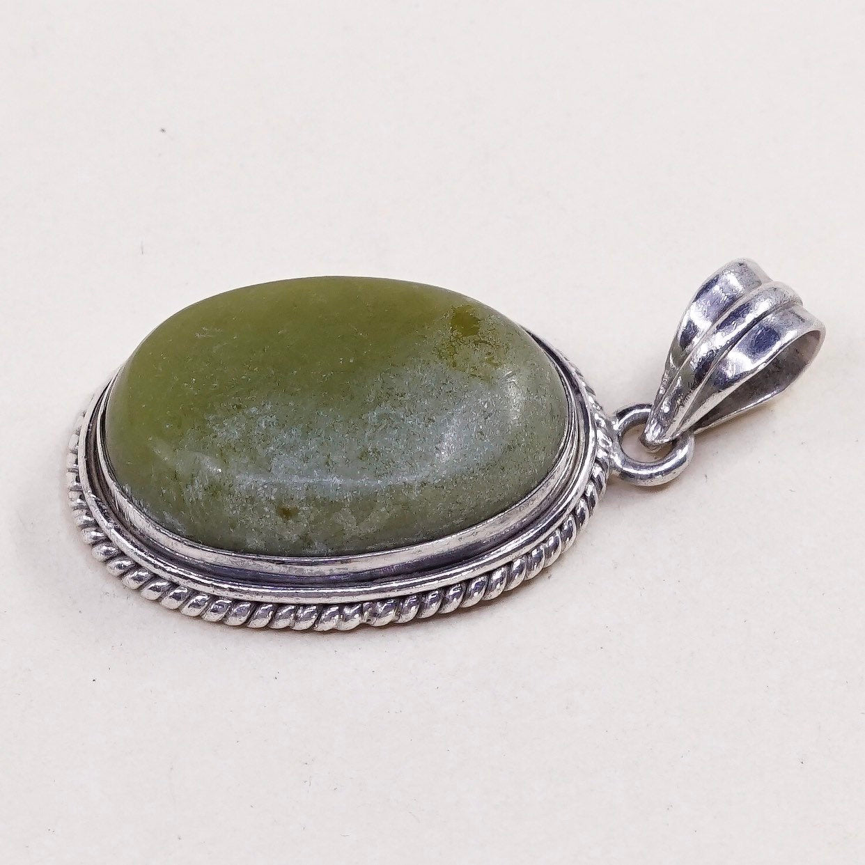 VTG Sterling silver handmade pendant, 925 with oval shaped fine jade