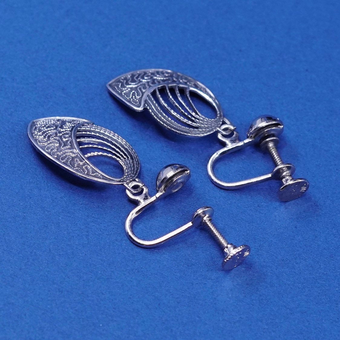 vtg Sterling silver handmade earrings, 925 screw back w/ leaf dangle