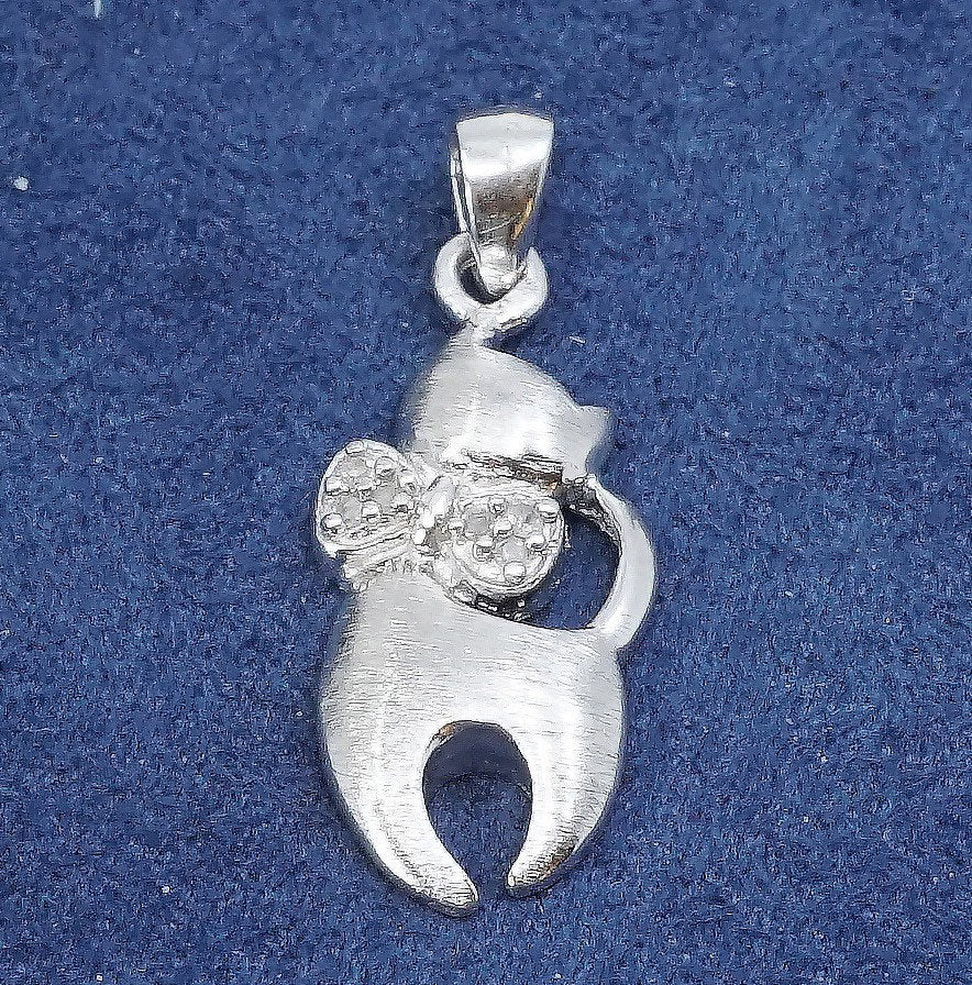 vtg Sterling silver Handmade pendant, 925 cat N genuine diamond