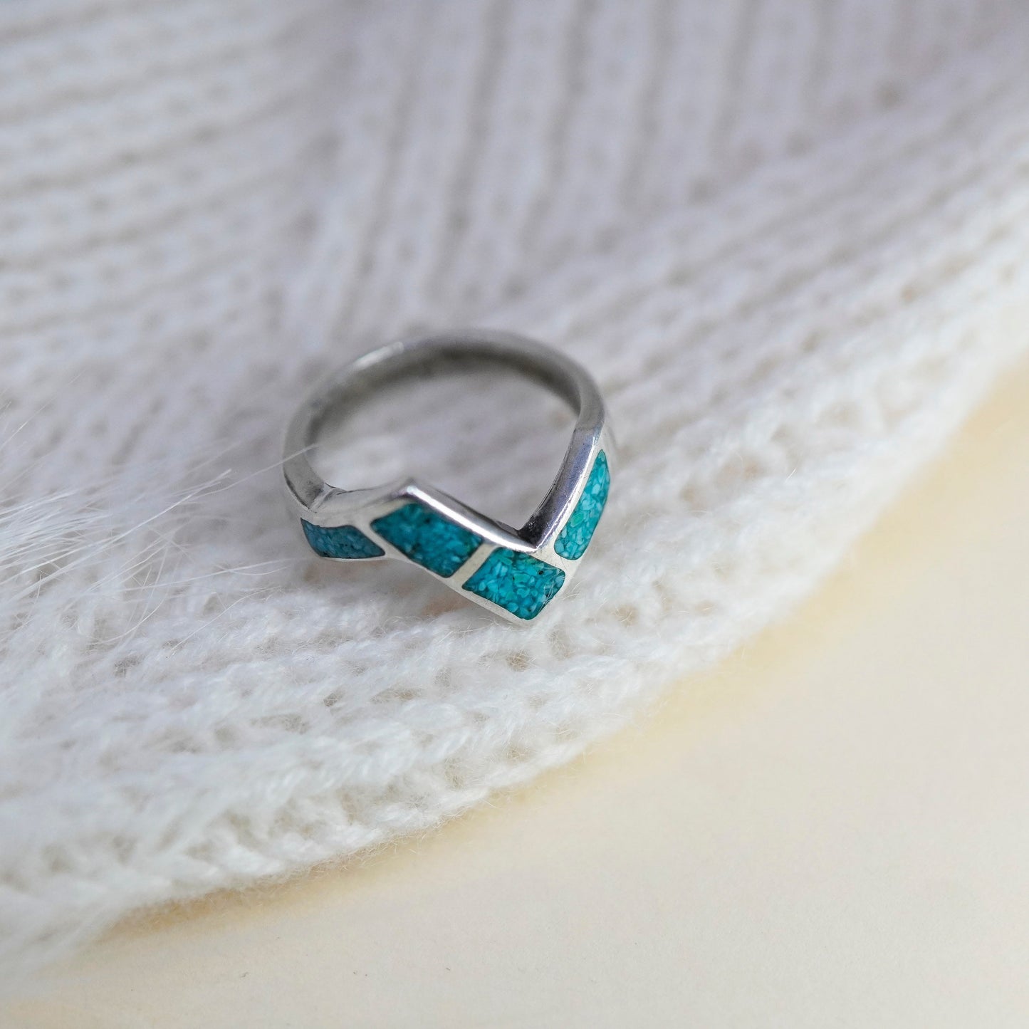 Size 6, Sterling silver handmade ring, 925 zig zag band with turquoise, Zuni