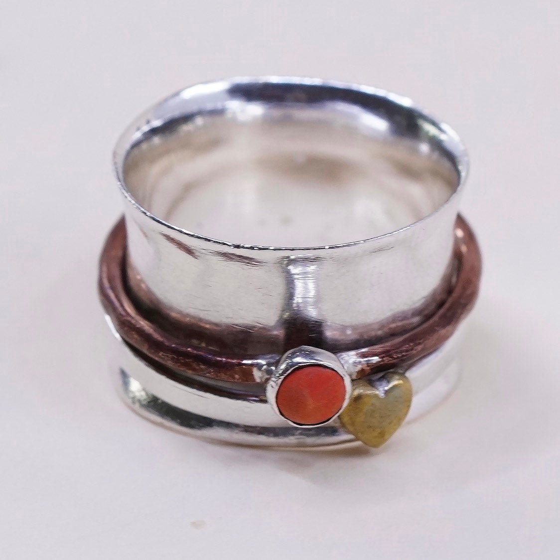 sz 6, vtg two Tone Sterling 925 silver Handmade spinner ring, band w/ coral