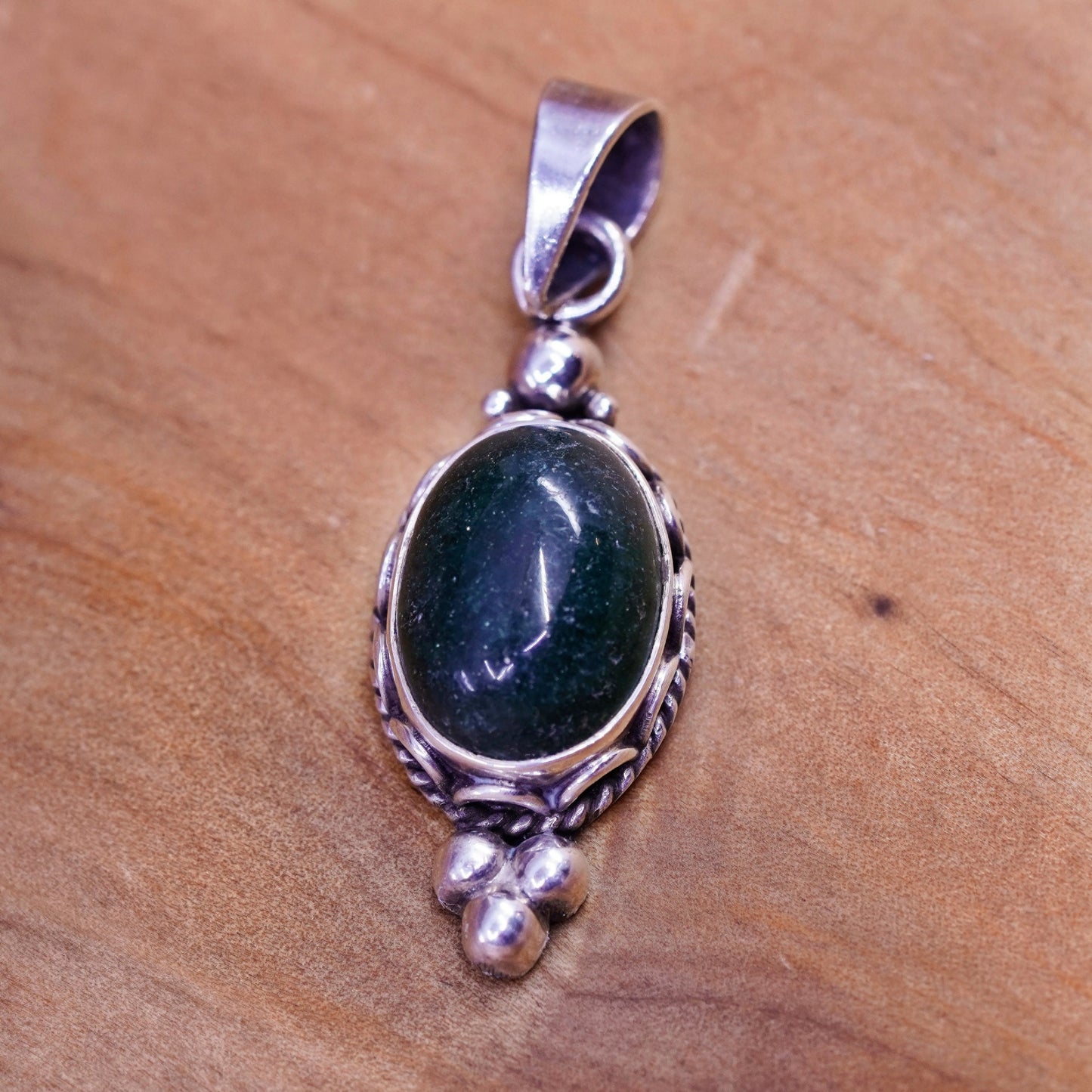 Vintage Sterling 925 silver handmade pendant with oval shaped jade