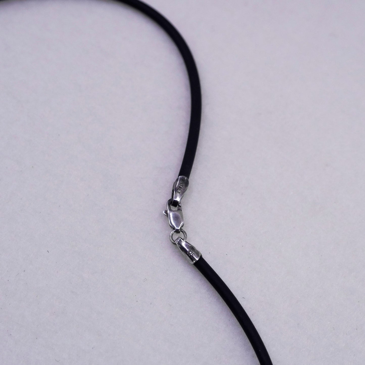 16”, vtg 925 Sterling Silver Handmade black rubber Necklace with fishy pendant